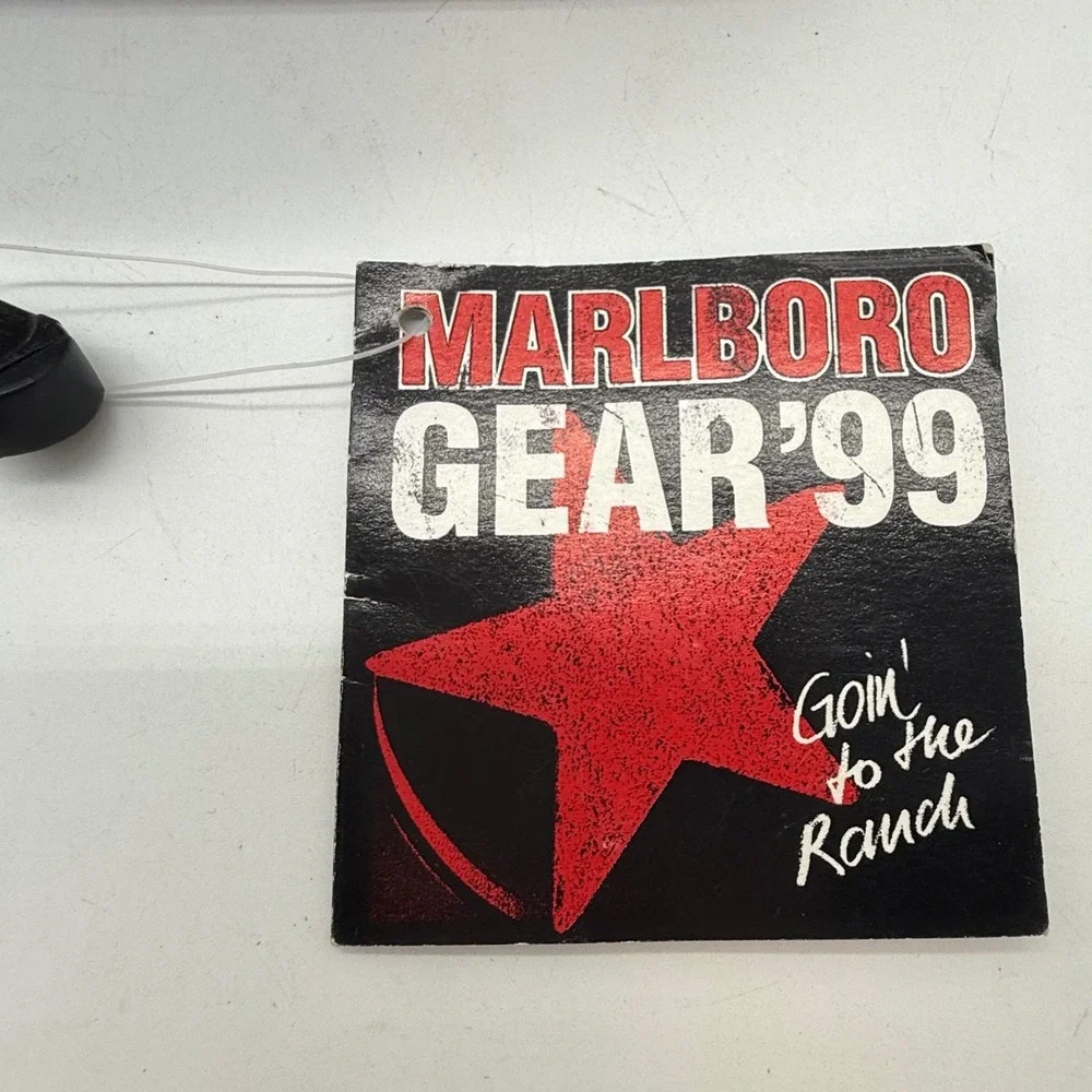 Vtg Marlboro Gear 99 unopened poker chips Zippered Organizer  Case‎ no cards